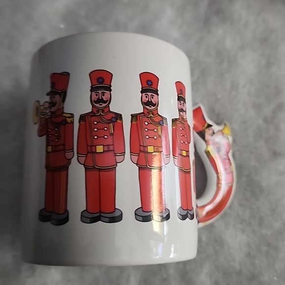 6" Vintage Cast Iron Nutcracker With Present Stocking Holder & 3 1/2 " Mug - Picture 5 of 14